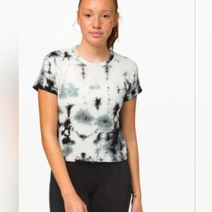 Lululemon Train to Be Short Sleeve *Shibori Deep Coal Size Medium
